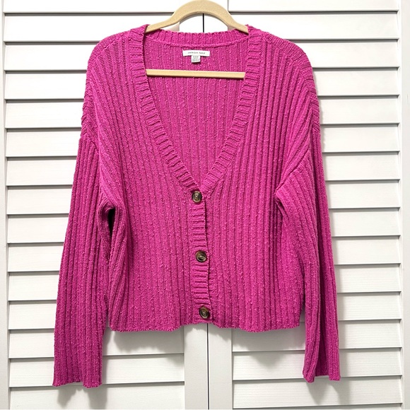 American Eagle Outfitters Sweaters - American Eagle Cropped Cardigan Ribbed Relaxed Fit Fuschia Pink Size Medium